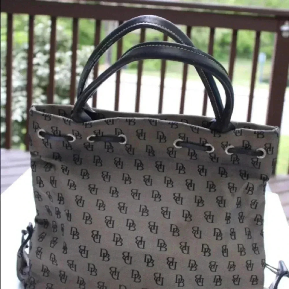 Dooney & Bourke tote bag - Picture 2 of 15